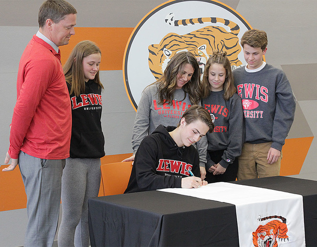 Kern signs with Lewis University
