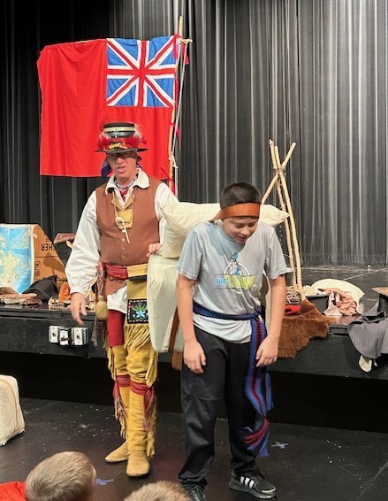 Sixth grade students get hands-on Fur Trade history lesson 
